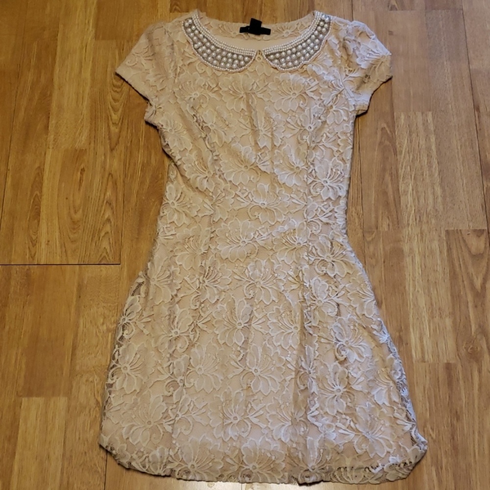 Beaded collar lace dress. Sz small